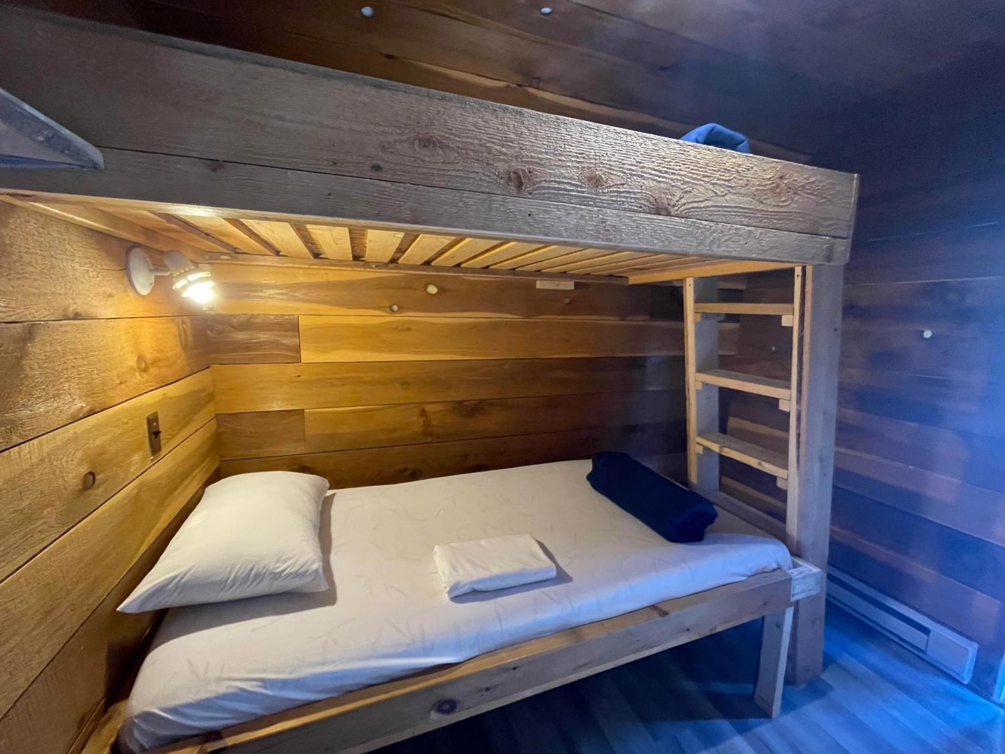 The Hiker Huts 호텔 포트 렌프루 외부 사진